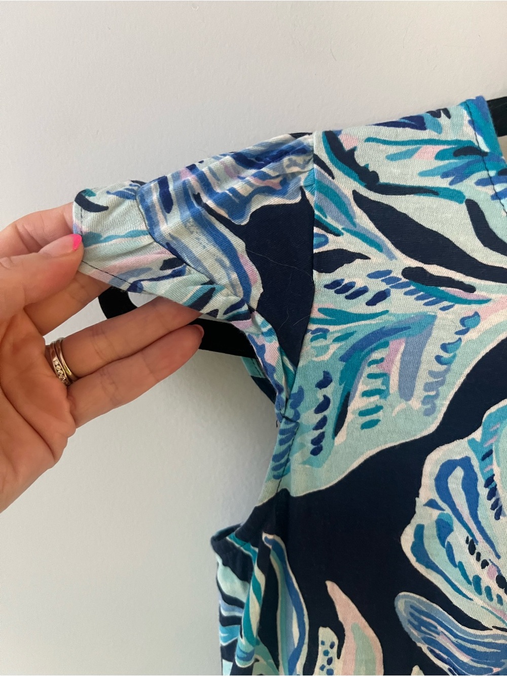 Lilly Pulitzer Navy Floral Ruffle-Sleeve Jumpsuit Girl’s Size XL 12-14 - Picture 4 of 5